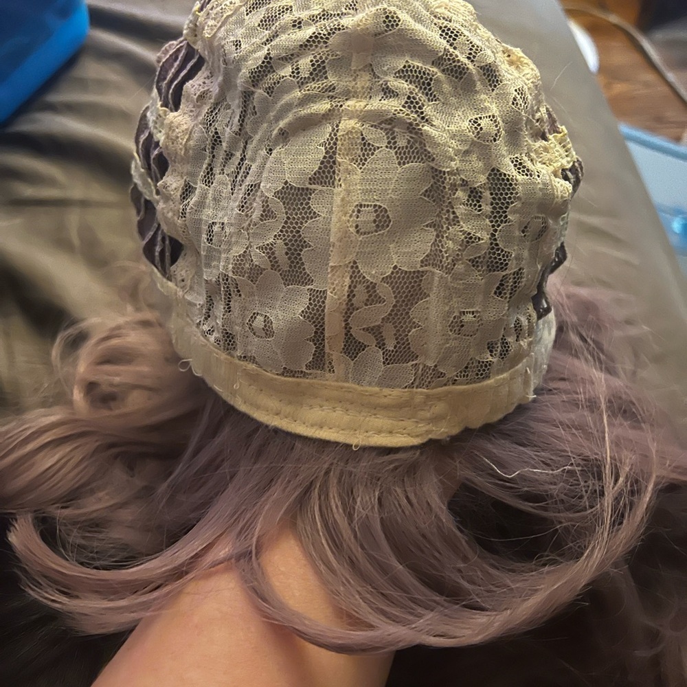 Human silk wig - Picture 3 of 4